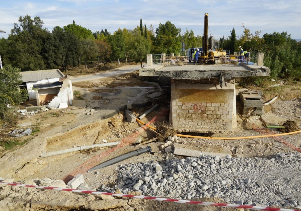 Puente destruido por los efectos de la DANA