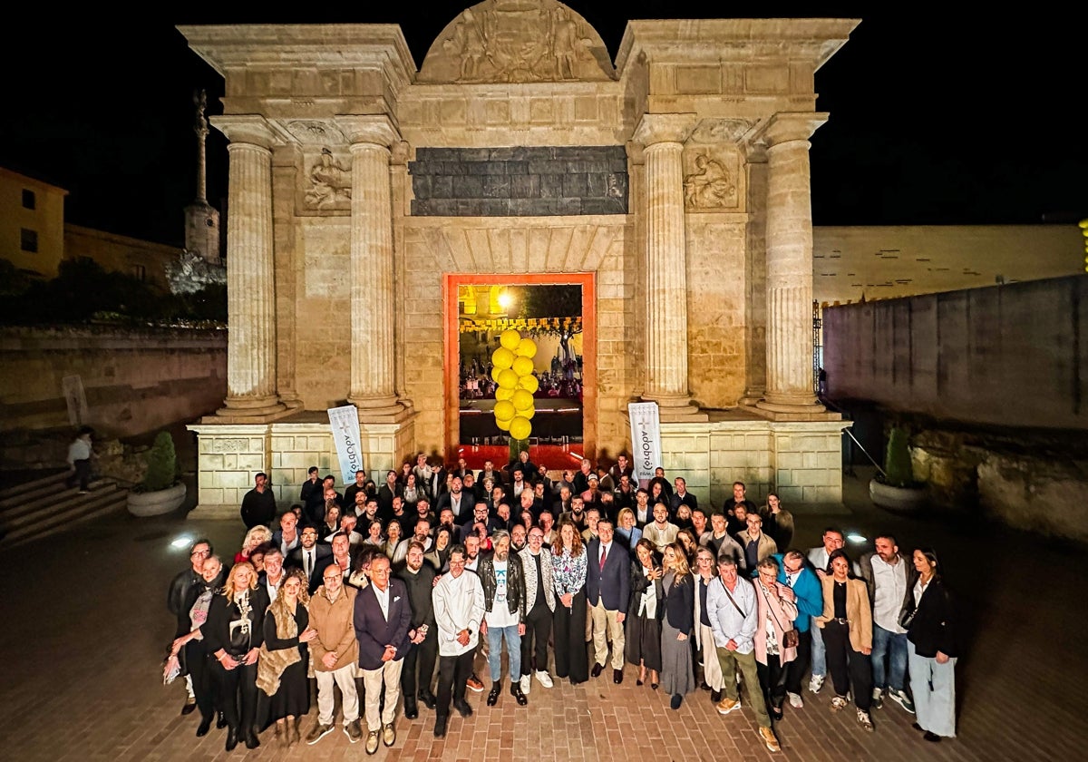 Foto de familia de todos los premiados en la gala de los 'Soletes Repsol' celebrada en Córdoba