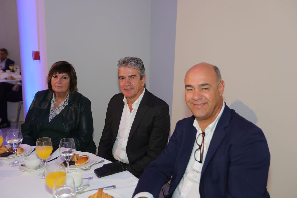 Miren Duñabeitia, Joseba López y Aníbal Román