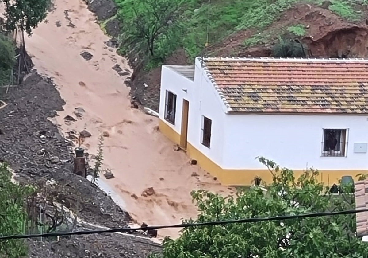 Imagen del barranco del Sol a su paso por Almogía