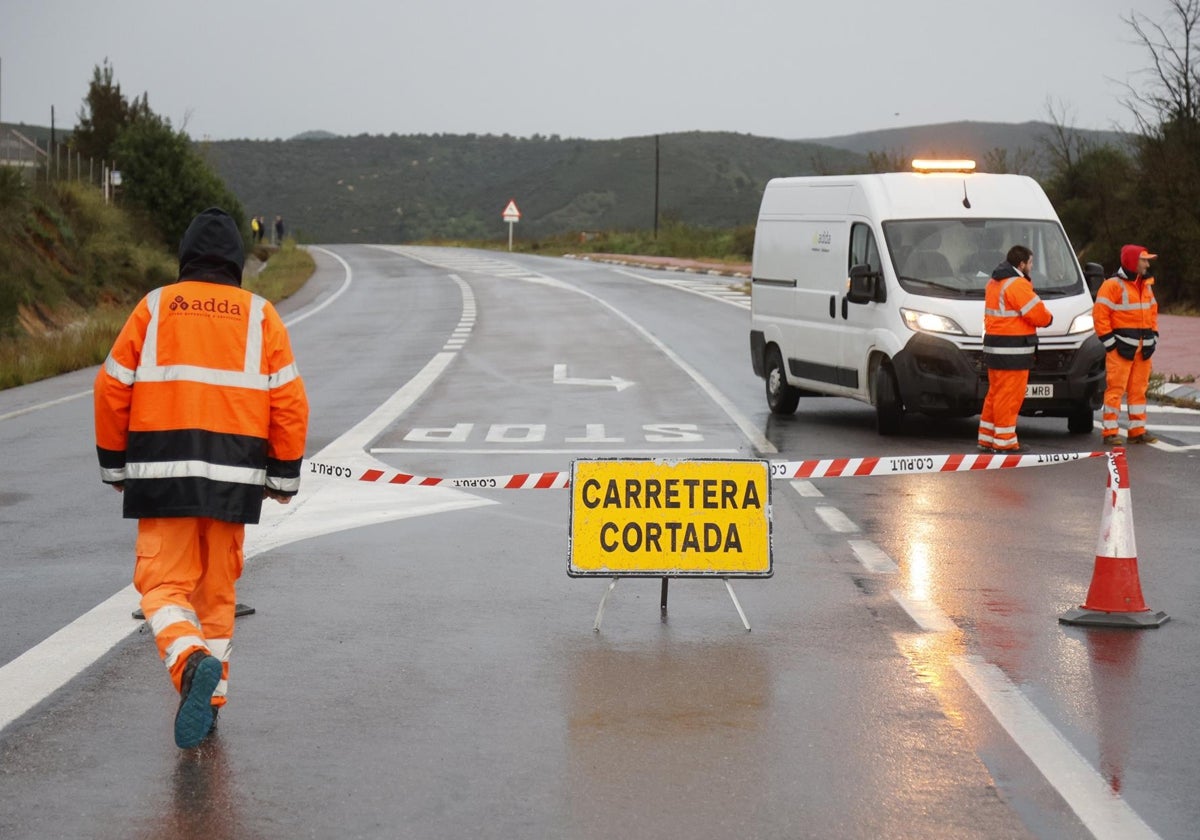 Imagen de una carretera cortada al tráfico