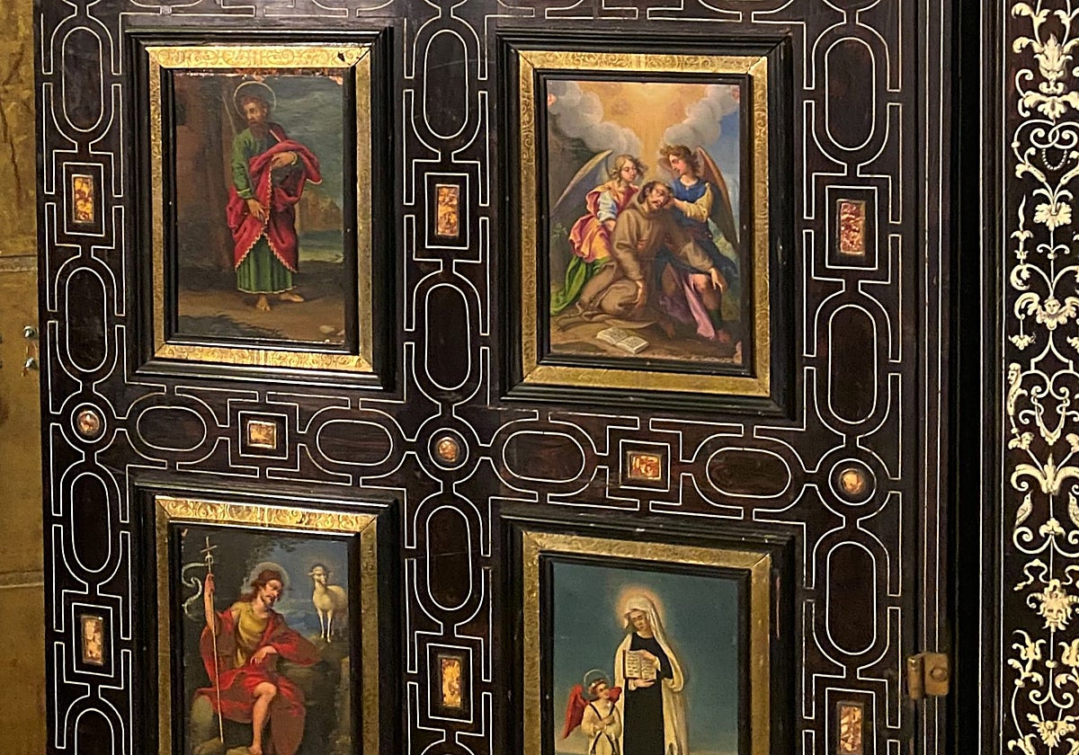 Detalle del relicario ahora declarado BIC