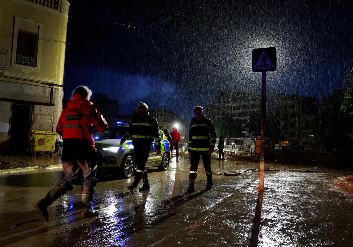 Miembros de la UME este miércoles por la noche en la localidad valenciana de Paiporta