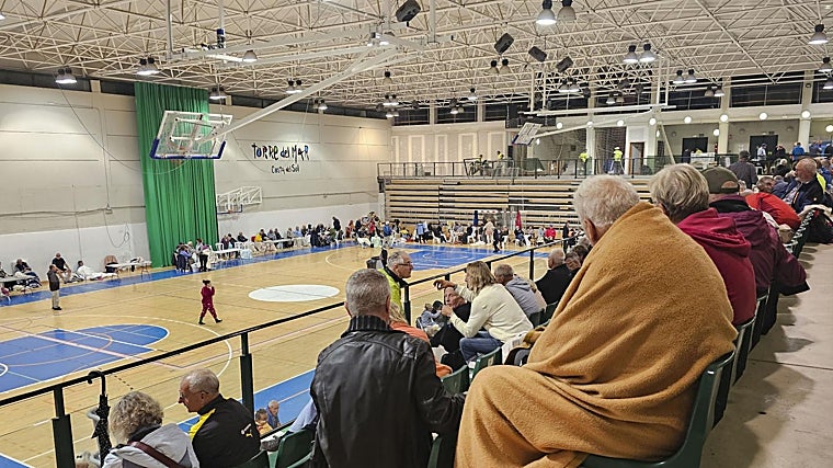 Desalojados en el polideportivo de Torre del Mar