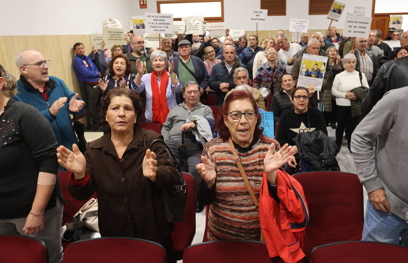 El tenso Pleno del Ayuntamiento de Córdoba que se ha suspendido, en imágenes