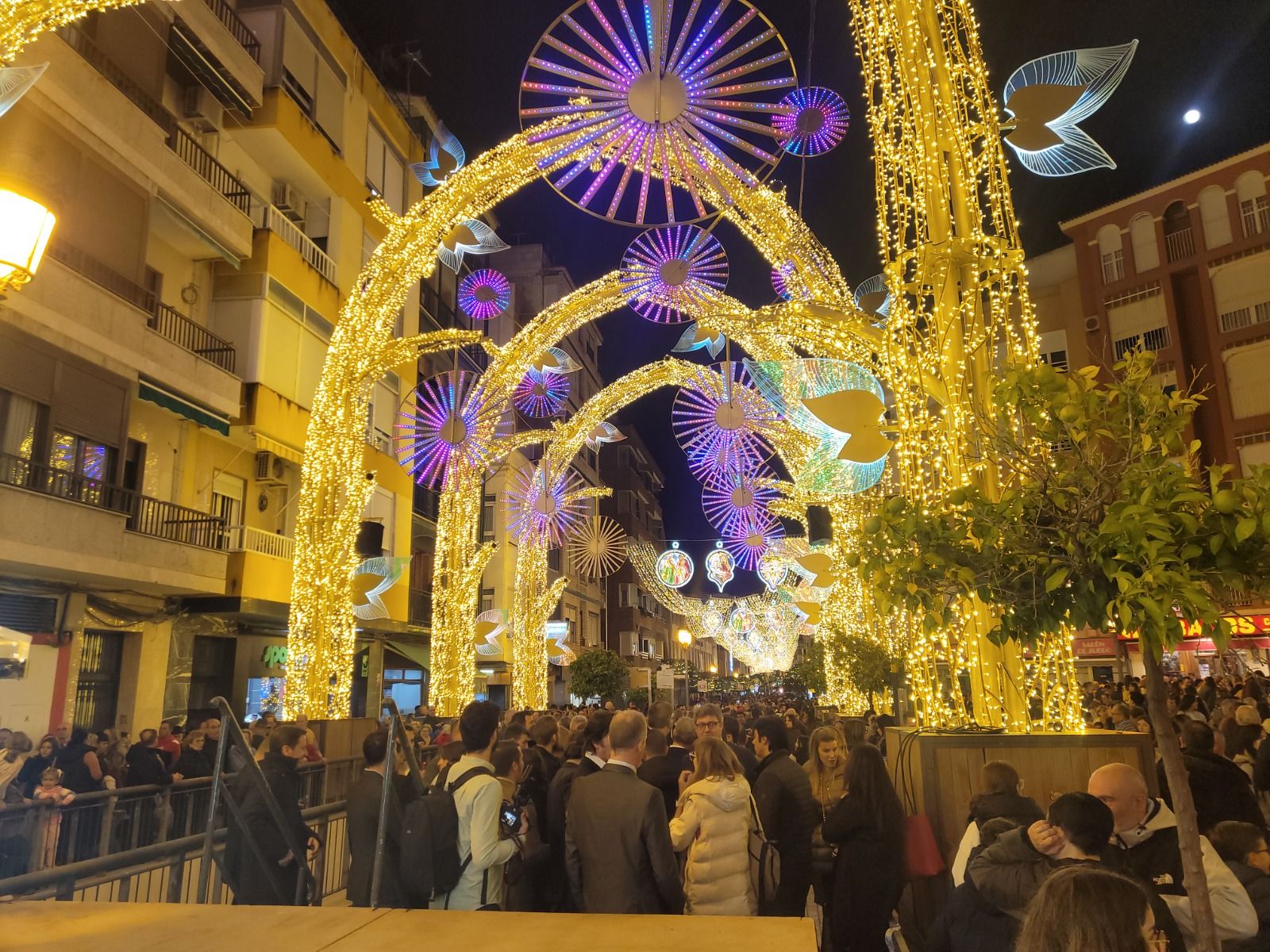 La inauguración del alumbrado navideño en Puente Genil, en imágenes