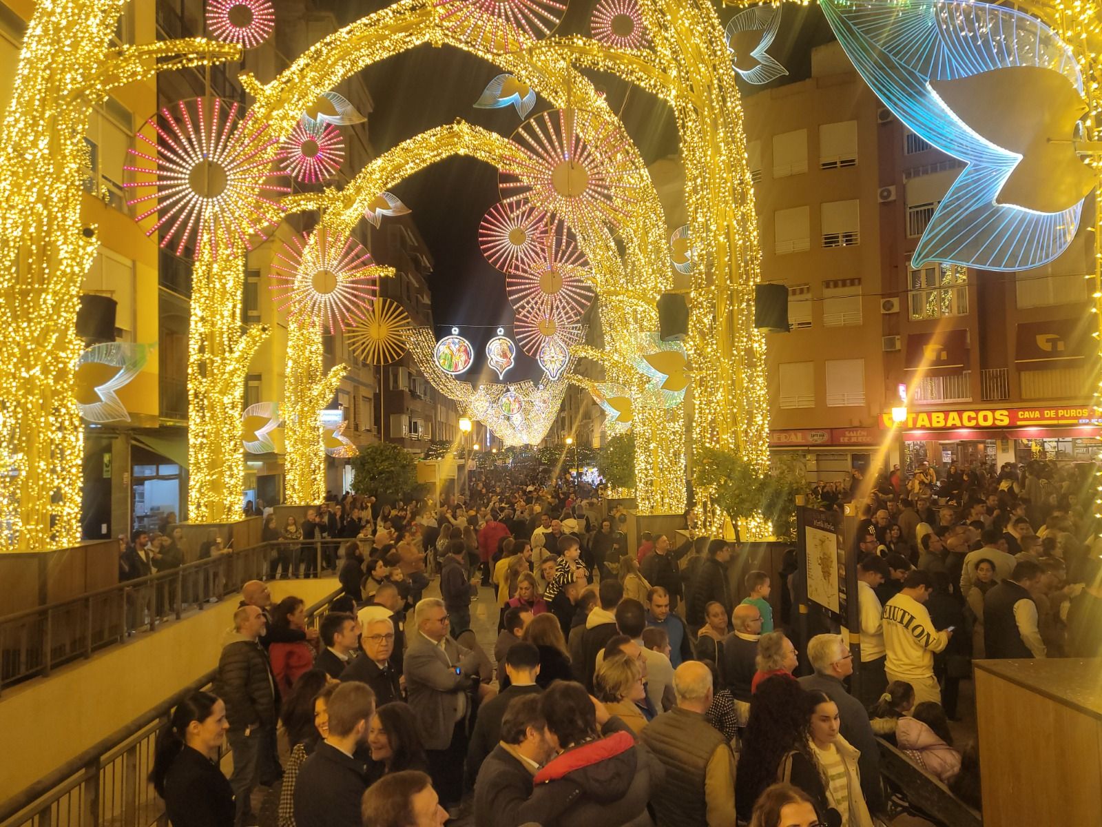 La inauguración del alumbrado navideño en Puente Genil, en imágenes