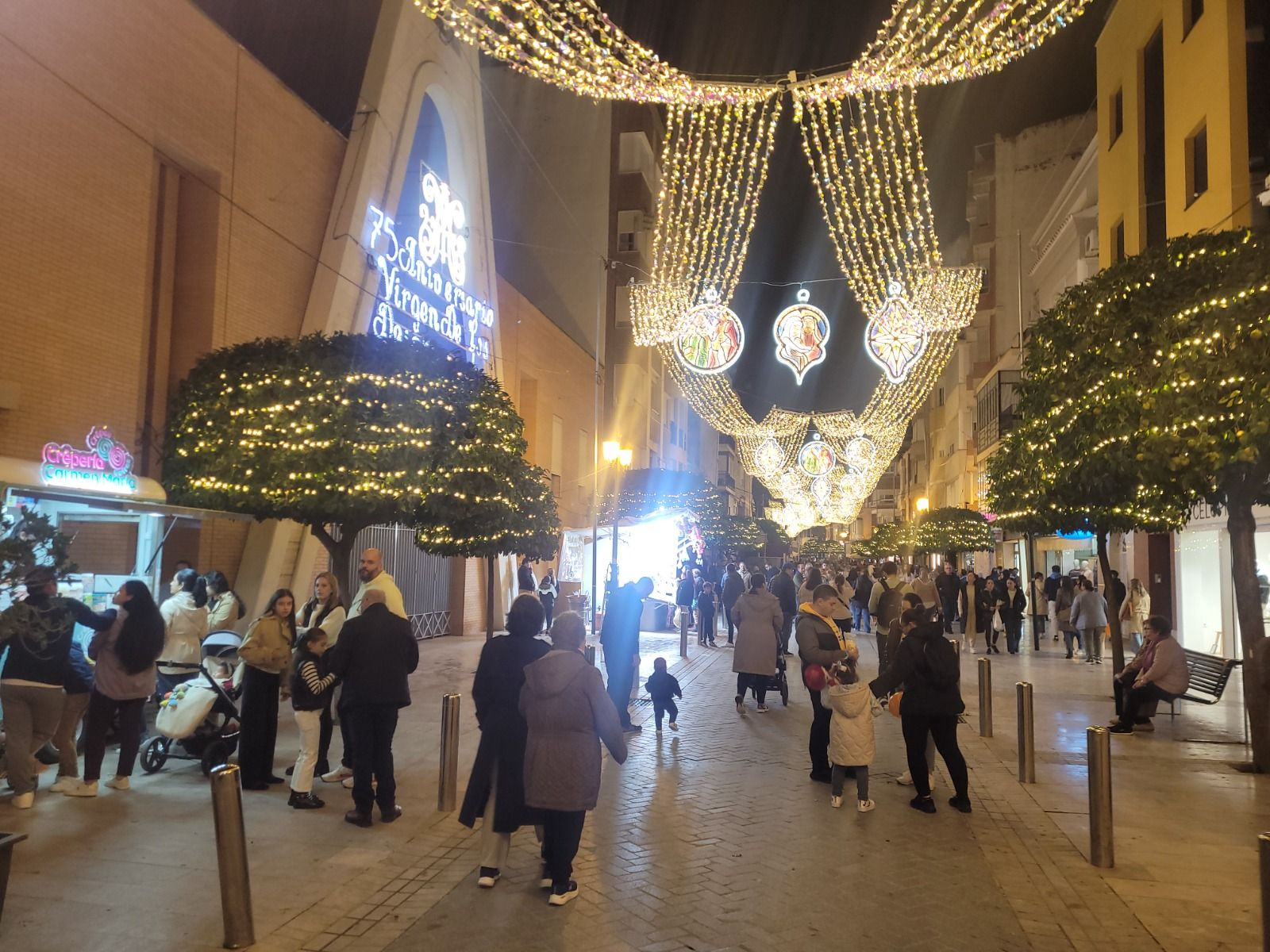 La inauguración del alumbrado navideño en Puente Genil, en imágenes