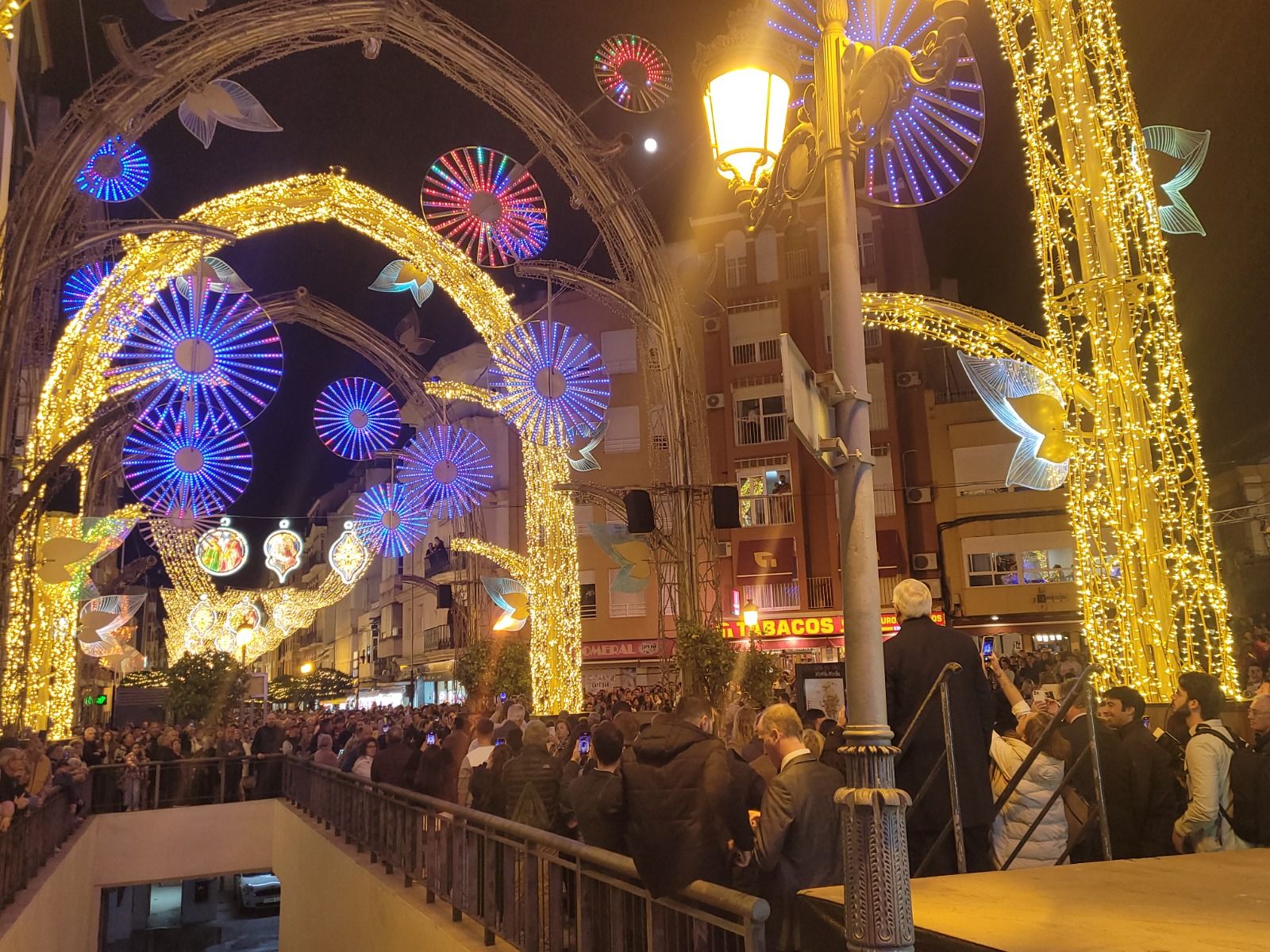 La inauguración del alumbrado navideño en Puente Genil, en imágenes