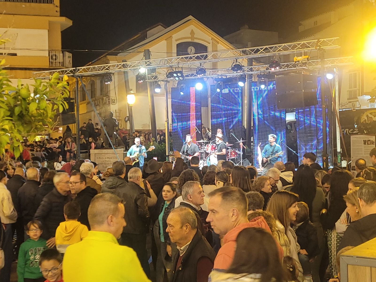 La inauguración del alumbrado navideño en Puente Genil, en imágenes