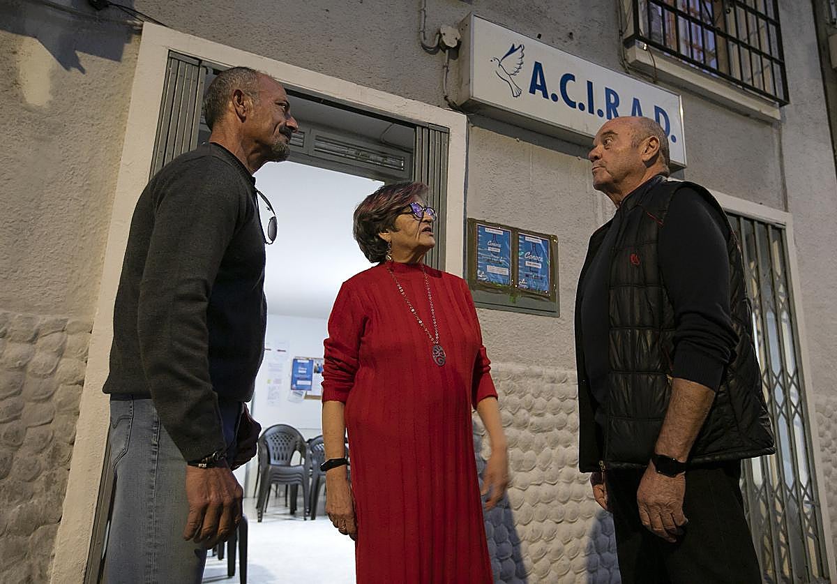 Pablo Martínez, Charo Naz y Pepe Fernández, en la sede de Acirad