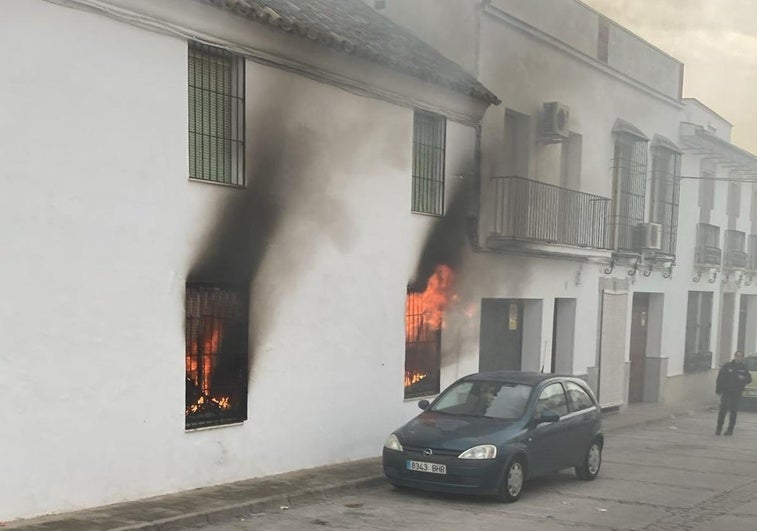 ermita-incendio-bujalance-k4ME-U603354314819p2G-758x531@diario_abc.jpg