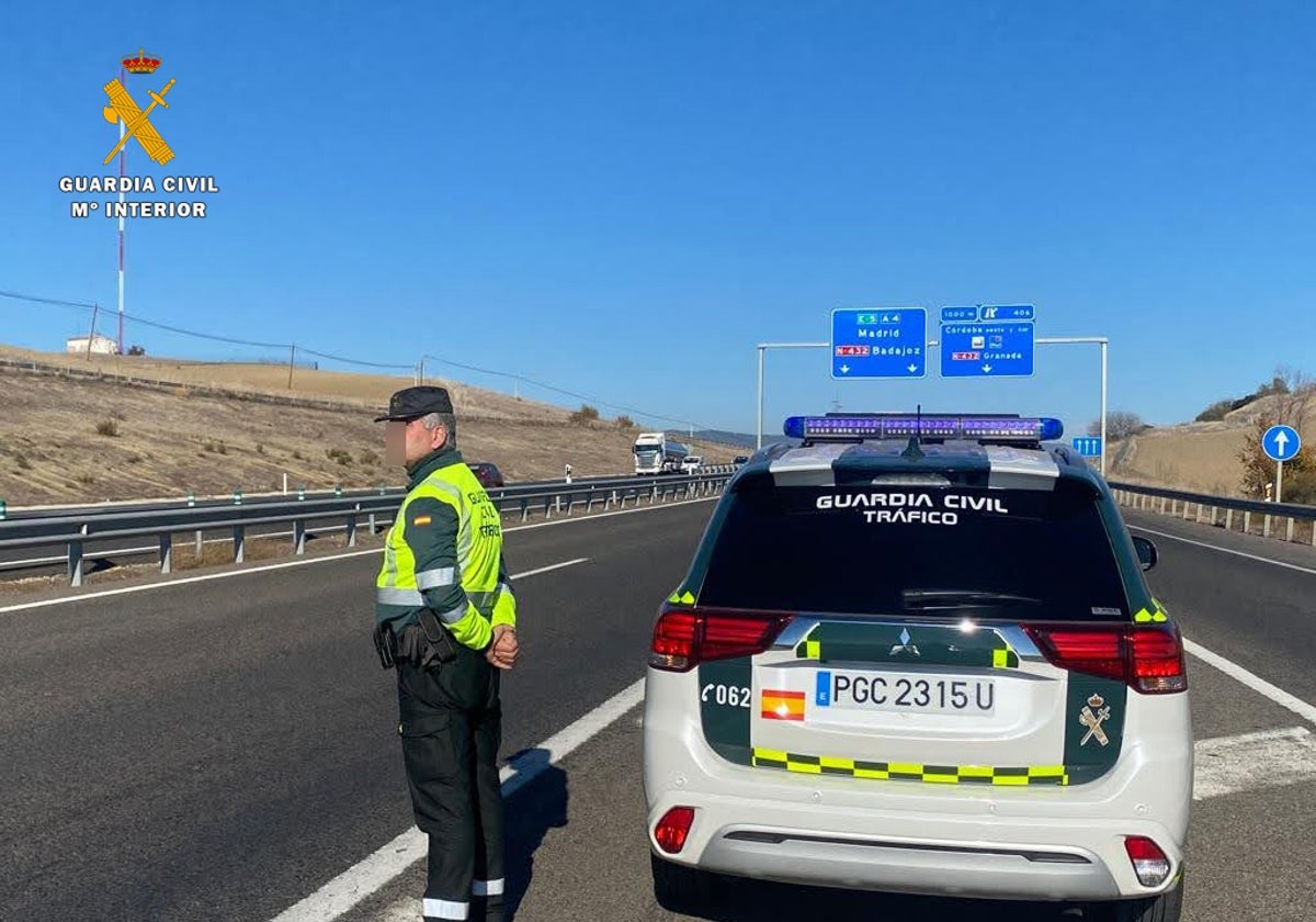 Un agente de la Guardia Civil de Córdoba