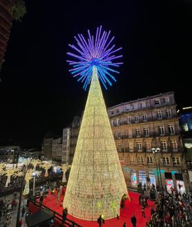 Imagen secundaria 2 - Se hizo la luz en Vigo y «arrancó la Navidad en el planeta»