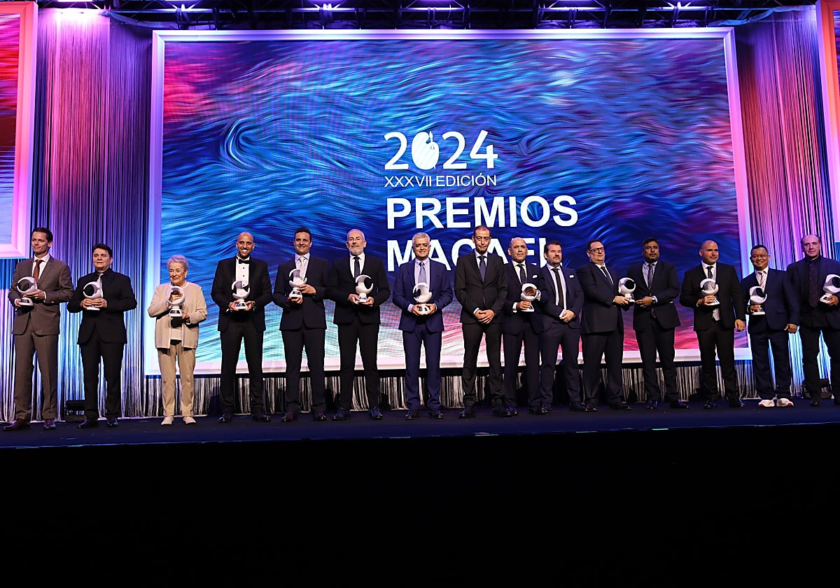 Foto de familia de los galardonados en los Premios Macael 2024