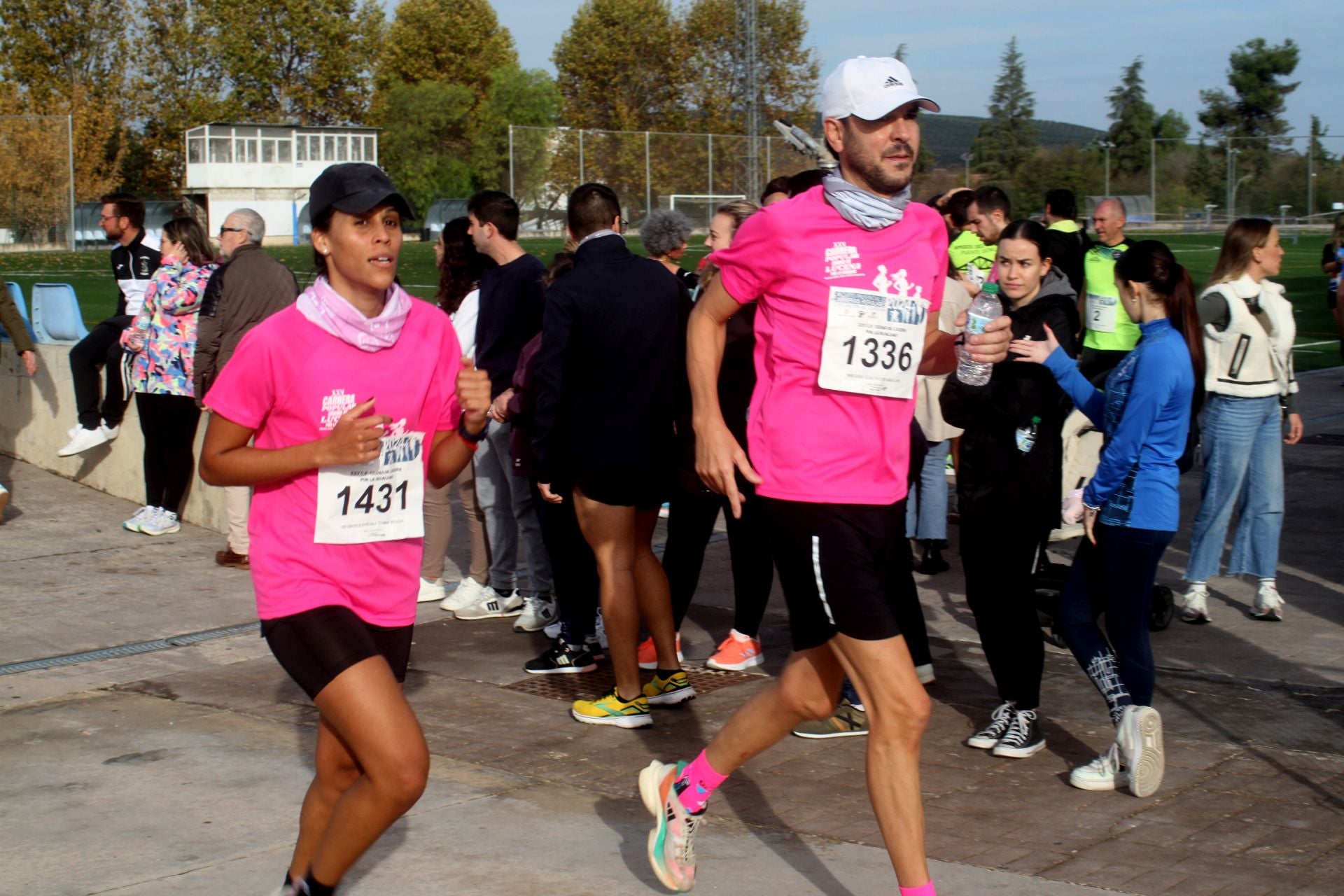 La carrera popular Ciudad de Lucena por la Igualdad, en imágenes