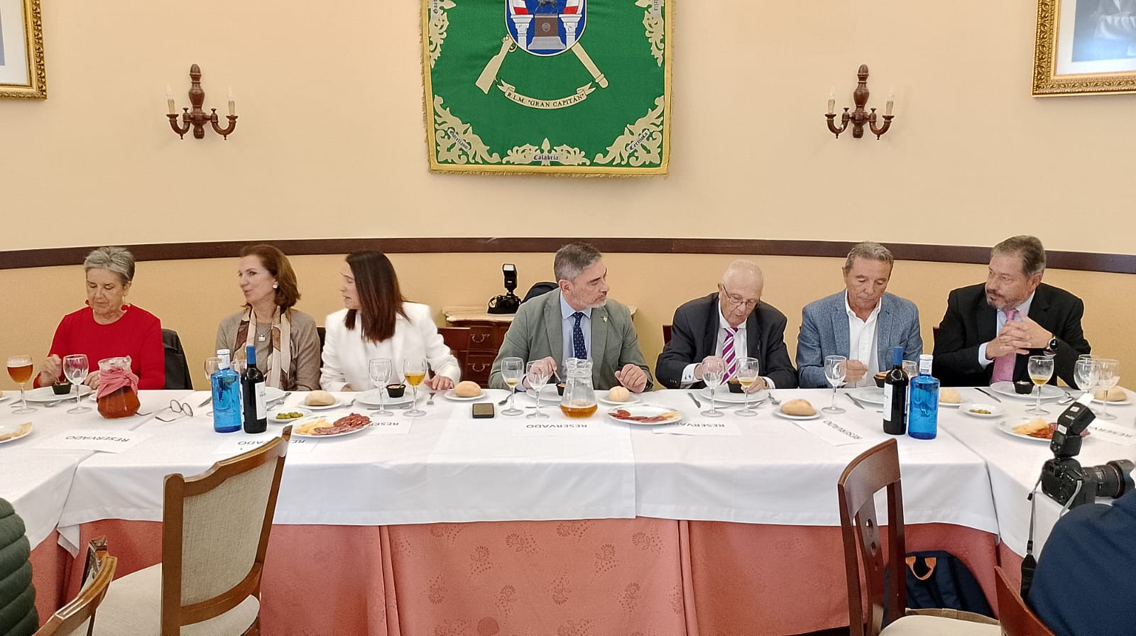 El homenaje a las parejas de los guardias civiles retirados en Córdoba, en imágenes