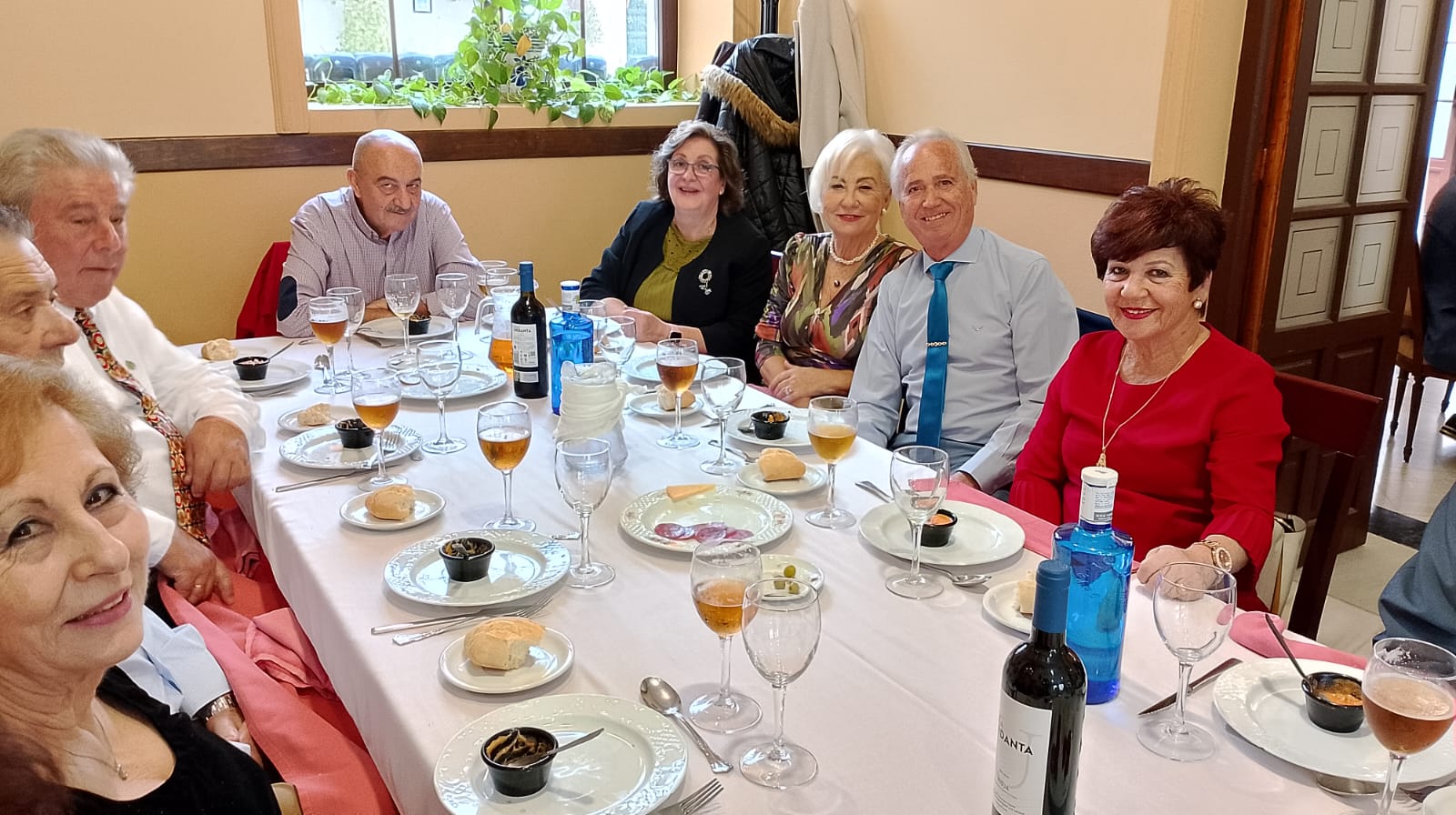 El homenaje a las parejas de los guardias civiles retirados en Córdoba, en imágenes