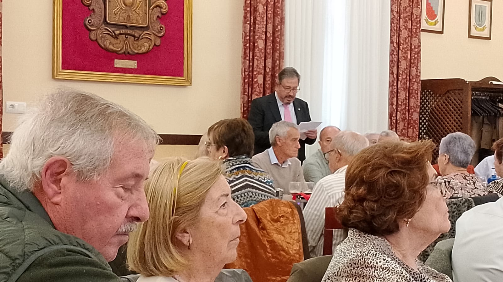 El homenaje a las parejas de los guardias civiles retirados en Córdoba, en imágenes