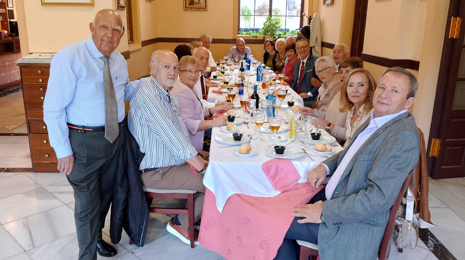 El homenaje a las parejas de los guardias civiles retirados en Córdoba, en imágenes