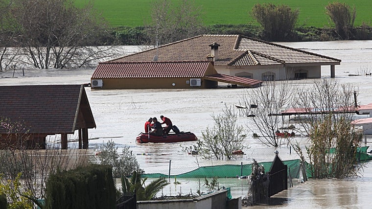Riada en Córdoba de 2010 con las casas llenas de agua