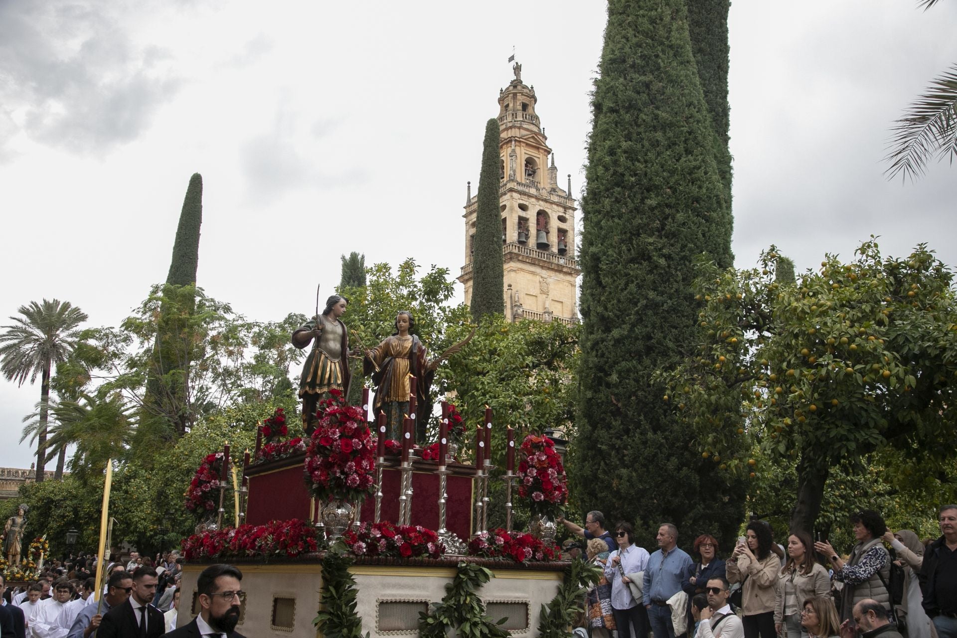 La alegre peregrinación de San Acisclo, Santa Victoria y San Pelagio en Córdoba, en imágenes