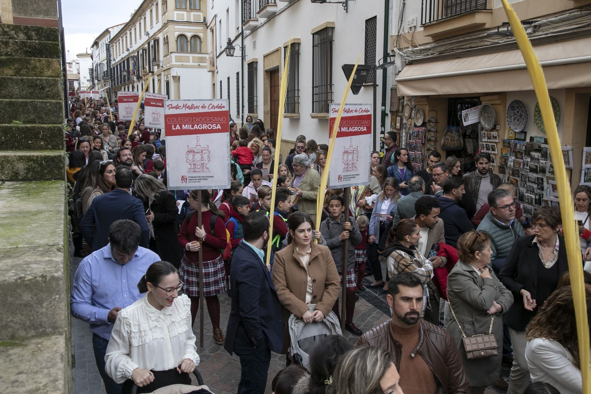 La alegre peregrinación de San Acisclo, Santa Victoria y San Pelagio en Córdoba, en imágenes