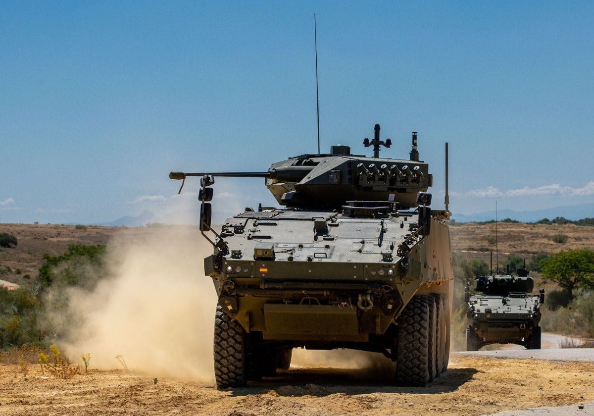 Dos vehículos de combate de ruedas VCR 8x8 Dragón