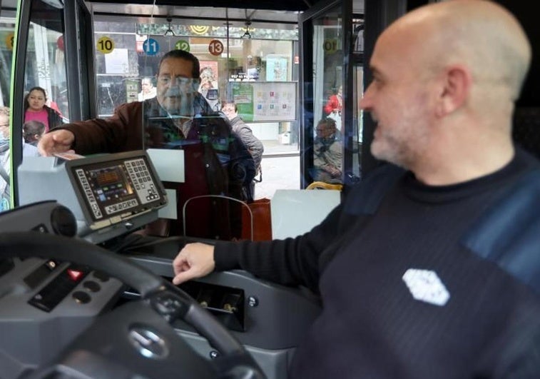 autobuses-cordoba-viajeros-kQeD-U603363892363ZiF-758x531@diario_abc.jpg