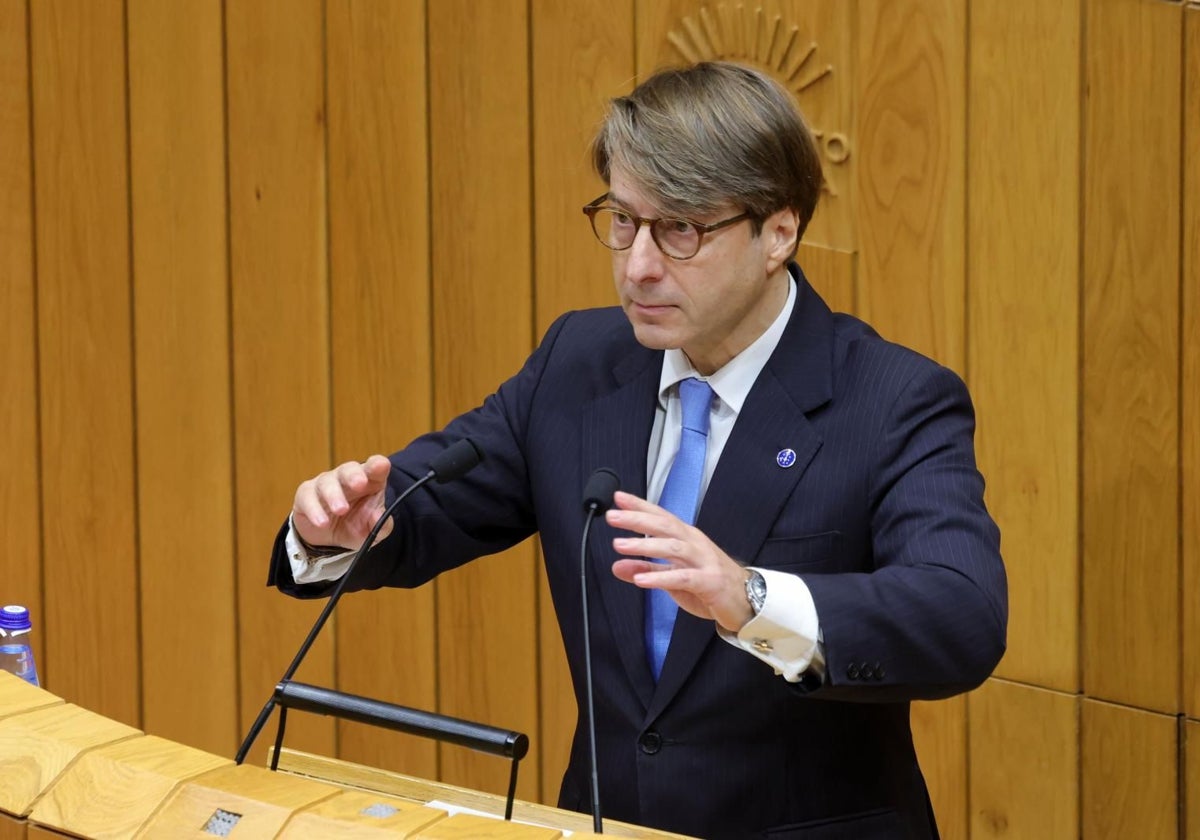 El conselleiro de Facenda, Miguel Corgos, durante el Pleno en el Parlamento