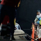 Tenerife recibe 283 migrantes esta madrugada, entre ellos dos bebés y más de 40 menores