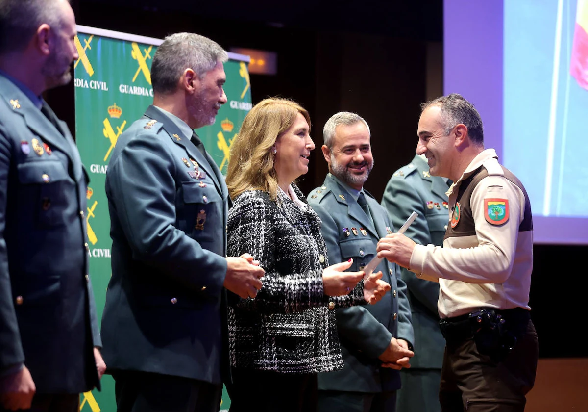 Las distinciones de la Subdelegación a los guardias de seguridad privada, en imágenes