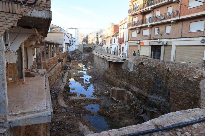 La Rambla del Poyo a su paso por Chiva tras el paso de la DANA