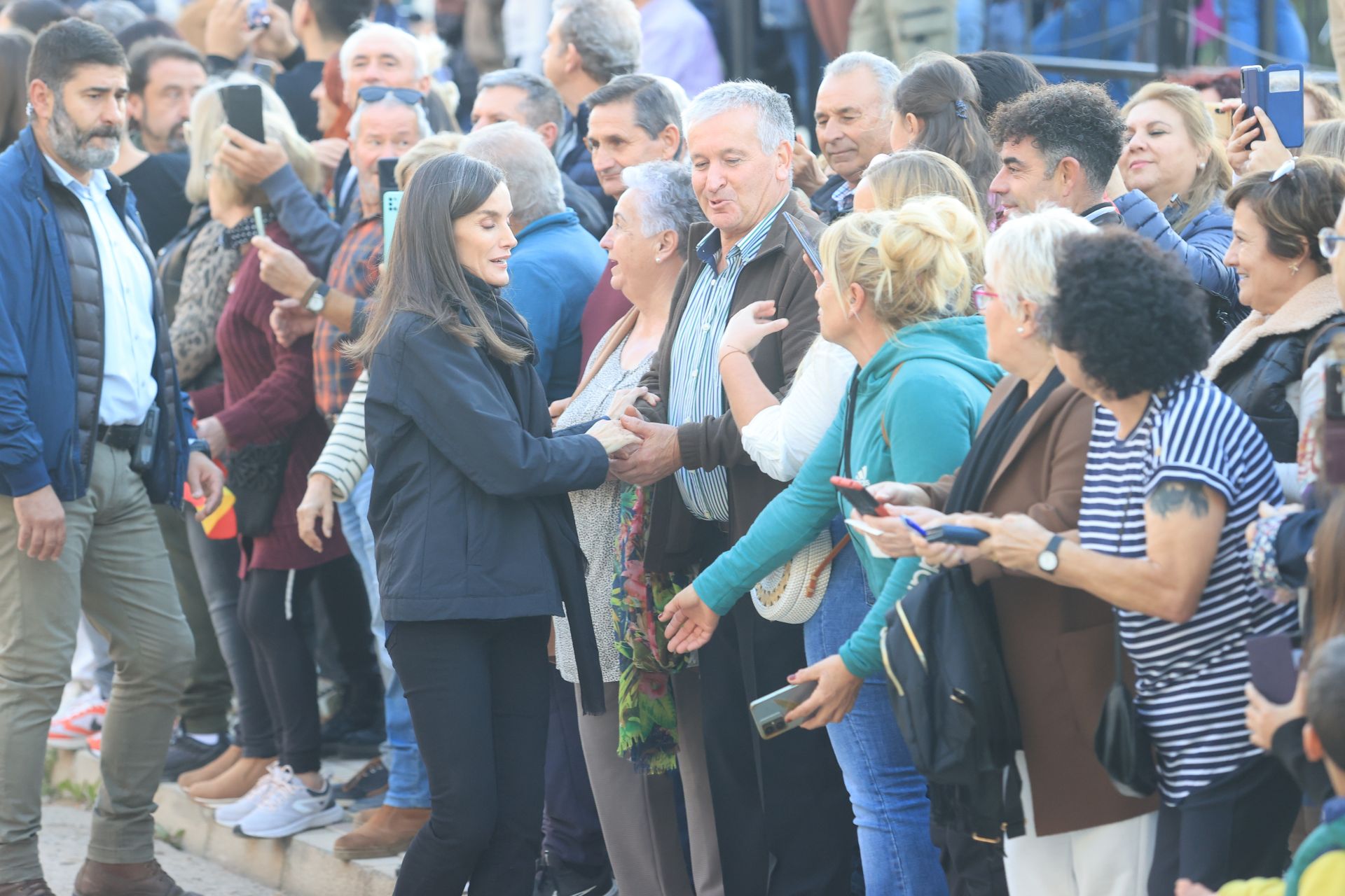 Las imágenes del multitudinario recibimiento a los Reyes en Letur