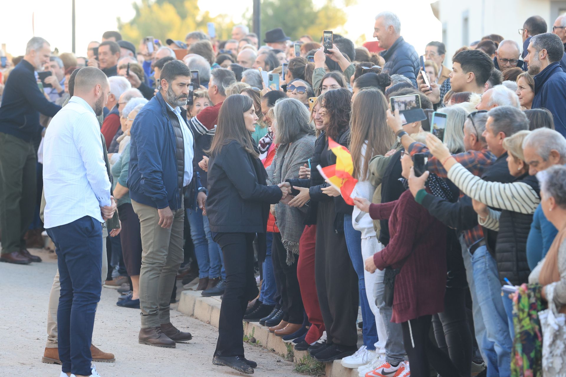 Las imágenes del multitudinario recibimiento a los Reyes en Letur