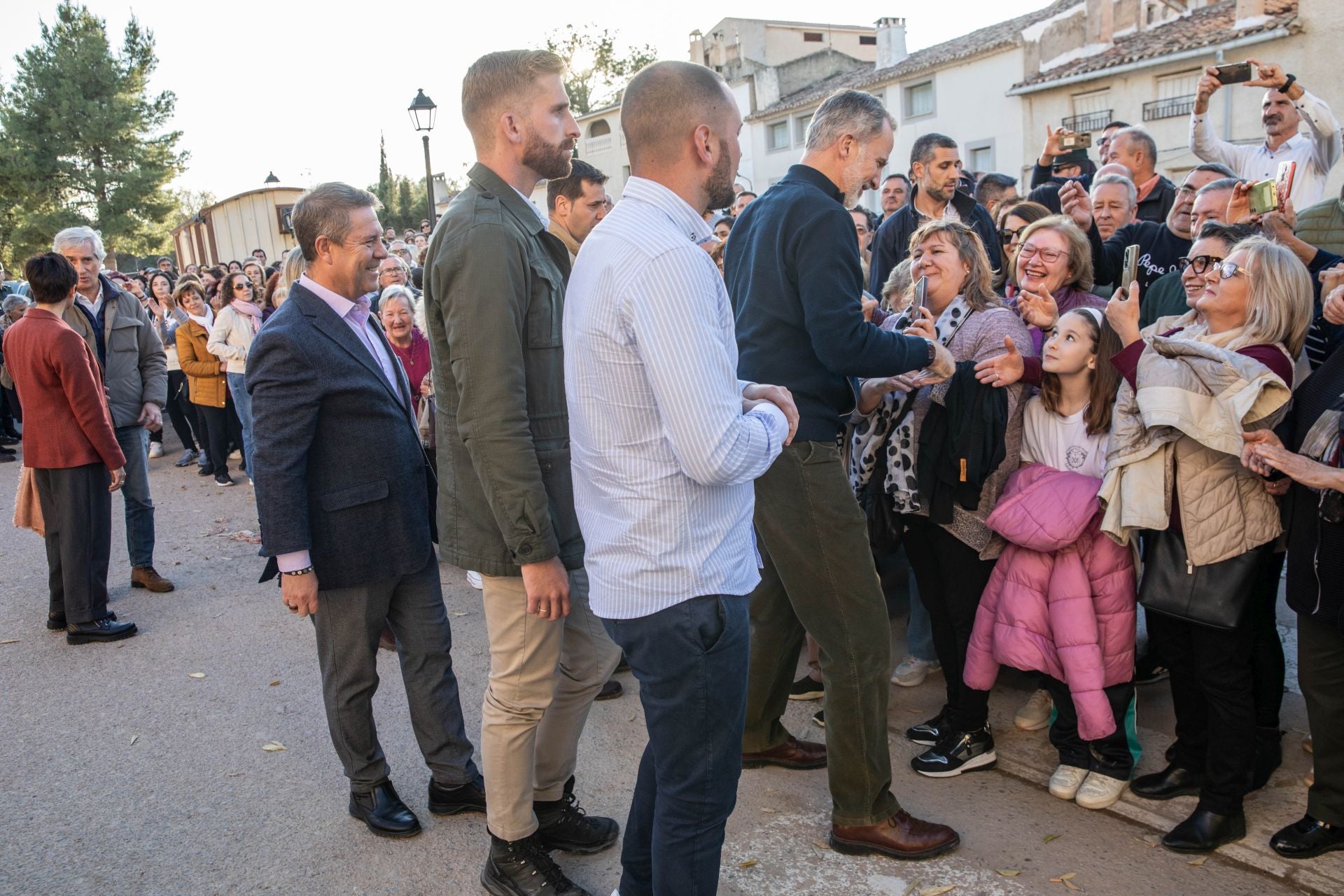 Las imágenes del multitudinario recibimiento a los Reyes en Letur