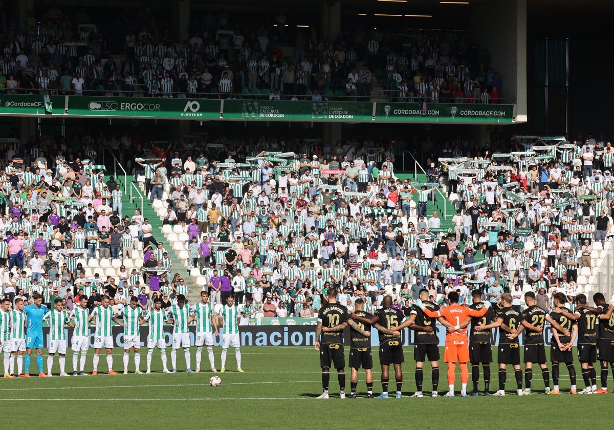 Minutos de silencio en el partido del Córdoba CF ante el CD Castellón