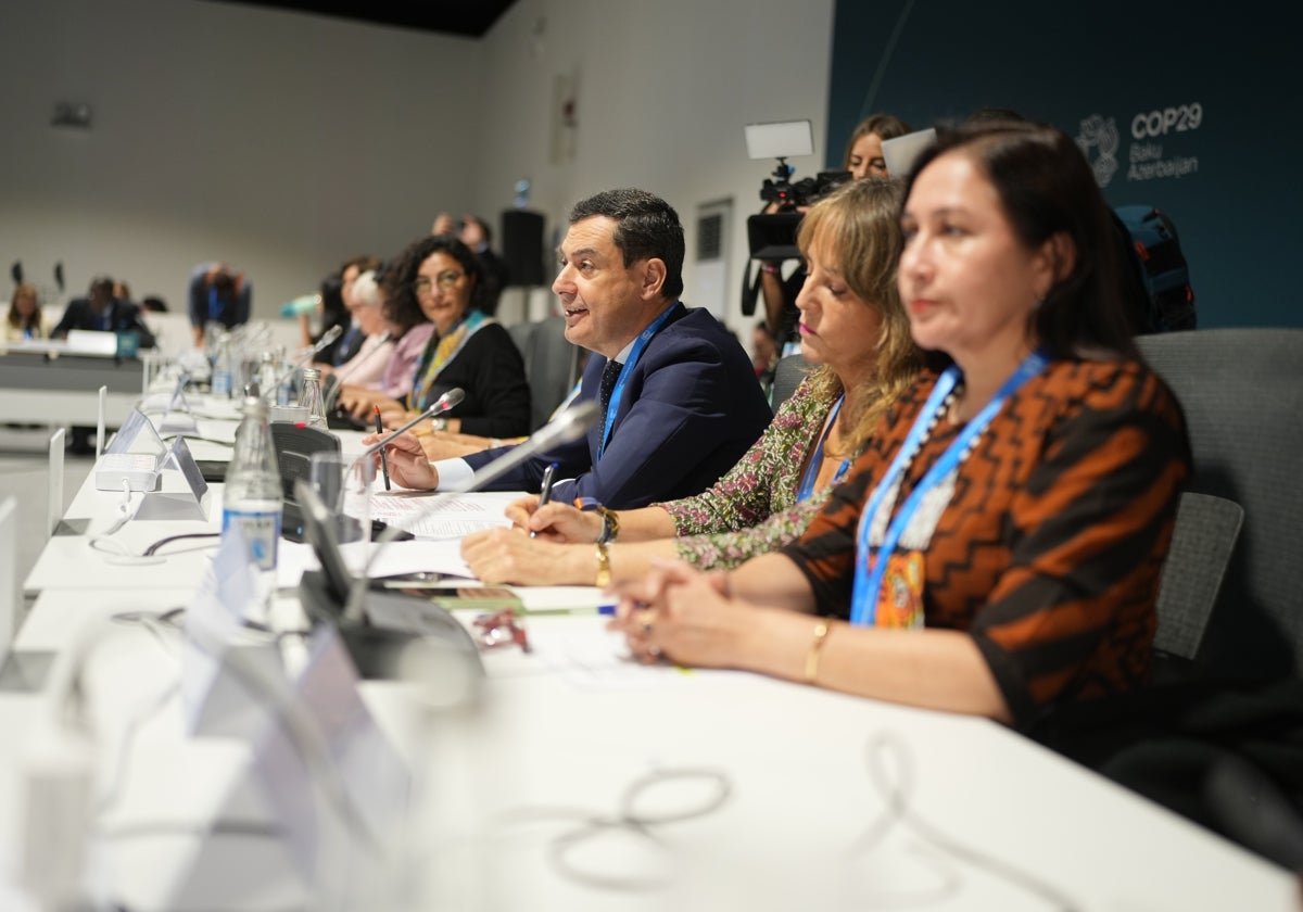 Juanma Moreno, este miércoles, en la reunión ministerial celebrada en Bakú