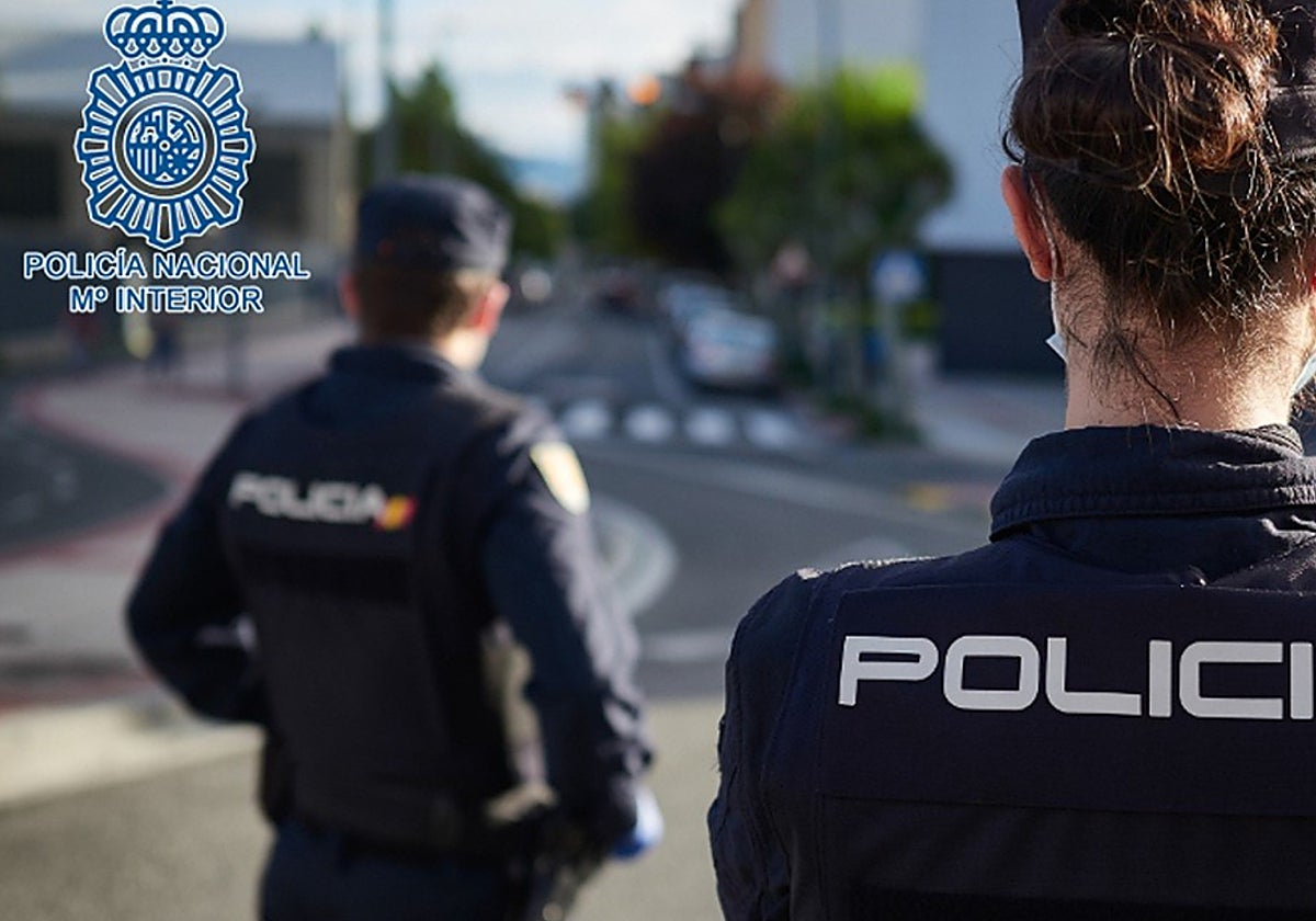 Dos agentes de la Policía Nacional, en una imagen de archivo