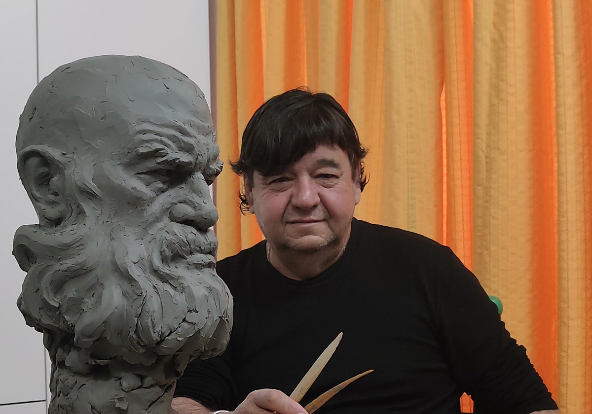 José Manuel Belmonte, ante una de sus obras