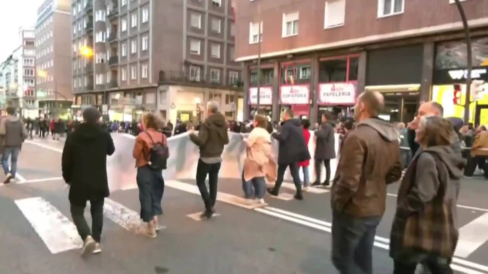 Miles de personas secundan en Bilbao una manifestación soberanista convocada por Bildu