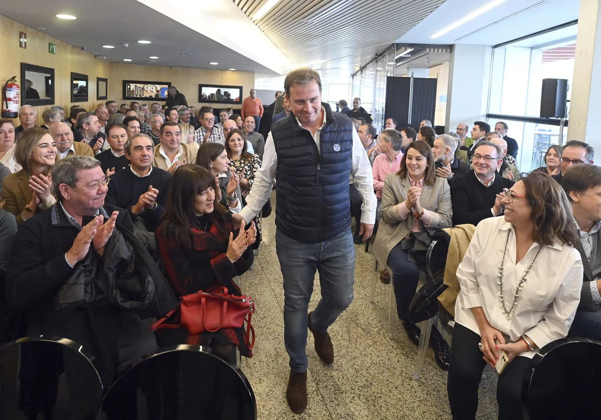 El presidente del PP de Burgos, Borja Suárez, este sábado en un acto organizado por su partido