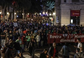 Una manifestación exige la dimisión de Mazón y del conseller de Educación por su gestión tras la DANA en Valencia