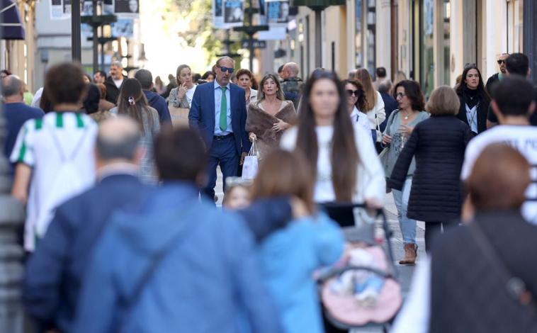 Imagen principal - El comercio espera la mejor campaña navideña de los últimos años en Córdoba