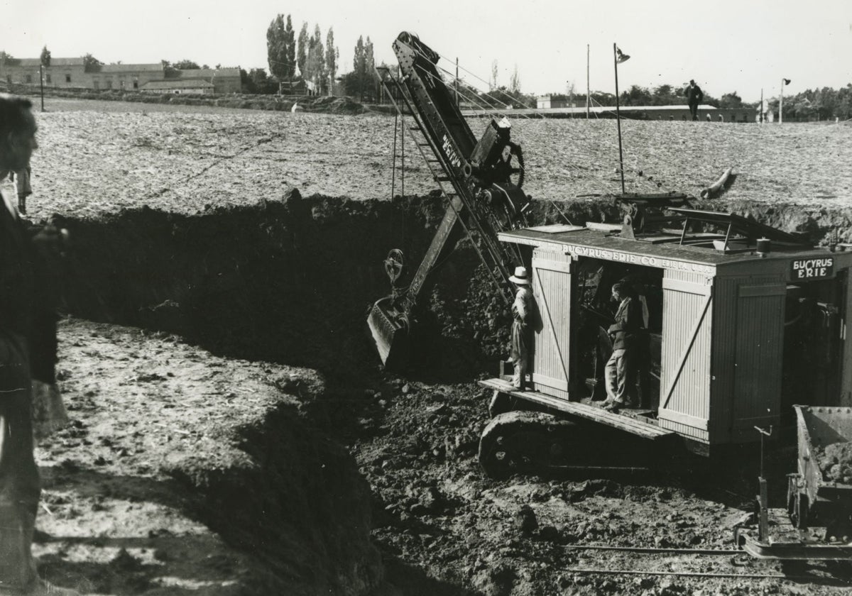 Maquinaria utilizada en los primeros movimientos de tierra en la Ciudad Universitaria, en 1929