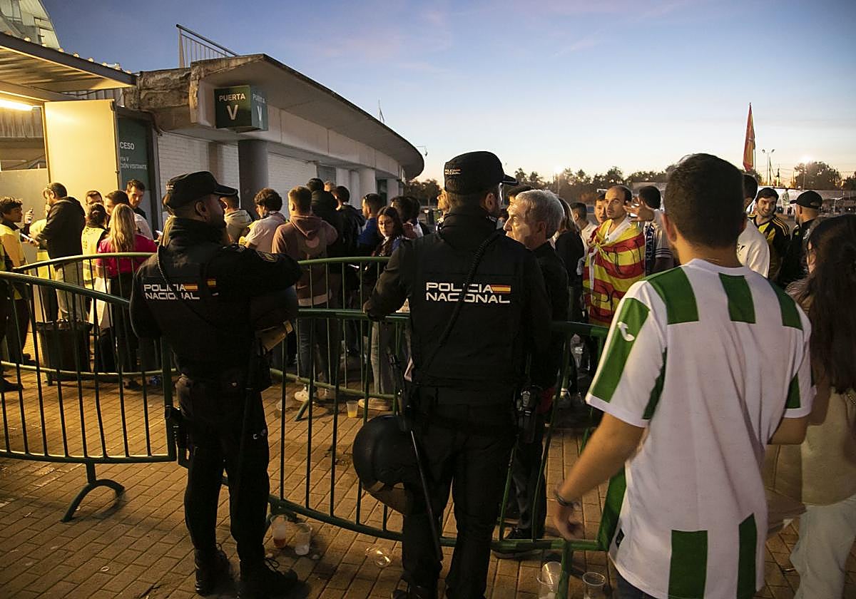 La Policía Nacional se encarga, entre otras tareas, del control del acceso a El Arcángel