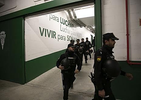Imagen secundaria 1 - La Policía Nacional de Córdoba también &#039;juega&#039; en El Arcángel: así lo blinda