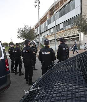 Imagen secundaria 2 - La Policía Nacional de Córdoba también &#039;juega&#039; en El Arcángel: así lo blinda