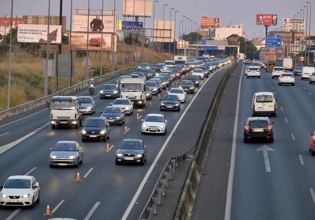 Un carril bus VAO en Sevilla