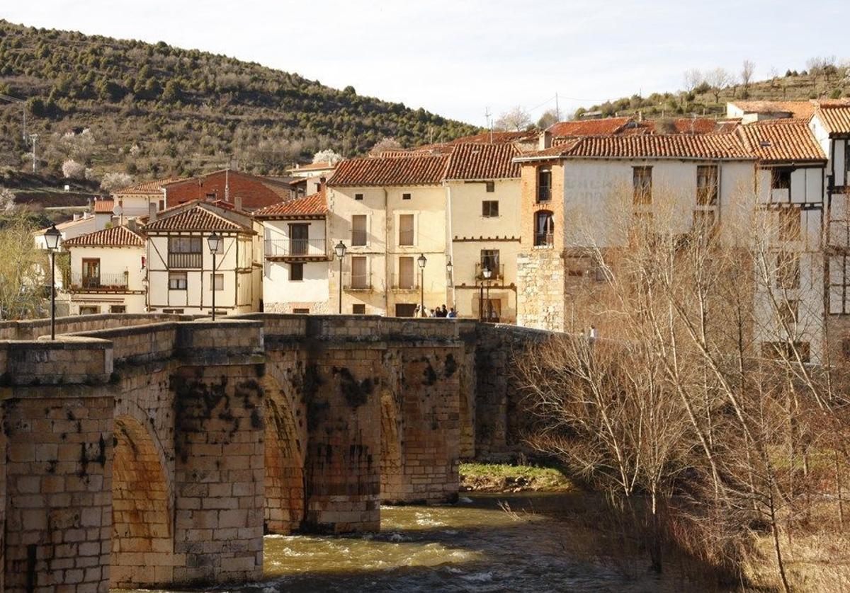 El pueblo de Burgos con arquitectura medieval que es considerado la 'cuna de Castilla': dónde está y cómo llegar